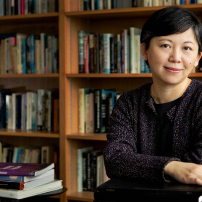 صدای آرام اما نافذ از گذار چین به غرب؛ درباره‌ی کتاب مهربان‌تر از تنهایی